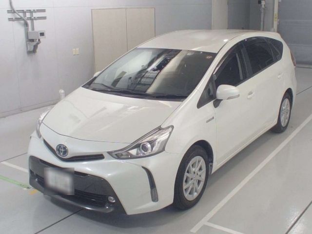 30463 Toyota Prius alpha ZVW41W 2016 г. (CAA Chubu)